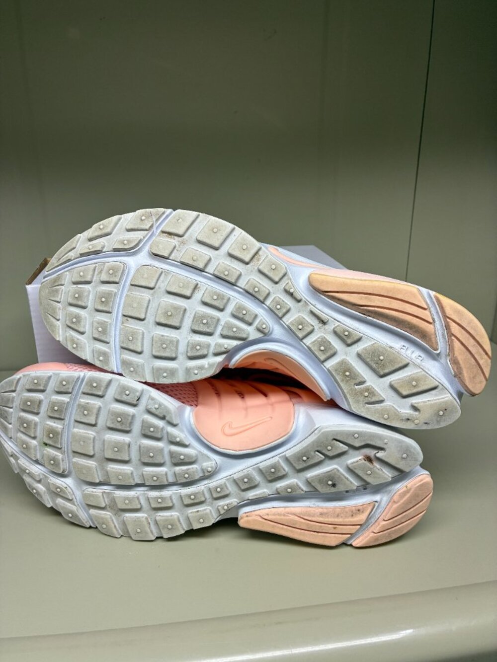 Nike Air Presto Guava Ice Running Shoe Women Size 10 Peach White 878068-803 - Picture 5 of 6